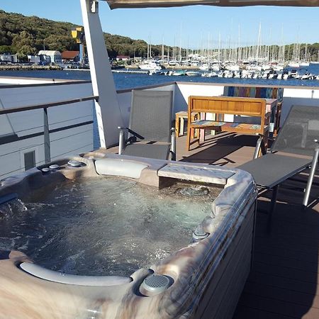 Hausboot Pula - Floating House Water Lily Ξενοδοχείο Εξωτερικό φωτογραφία