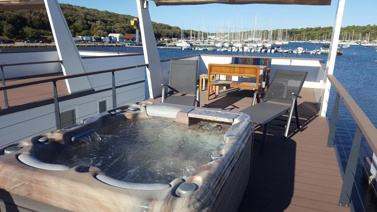Hausboot Pula - Floating House Water Lily Ξενοδοχείο Εξωτερικό φωτογραφία