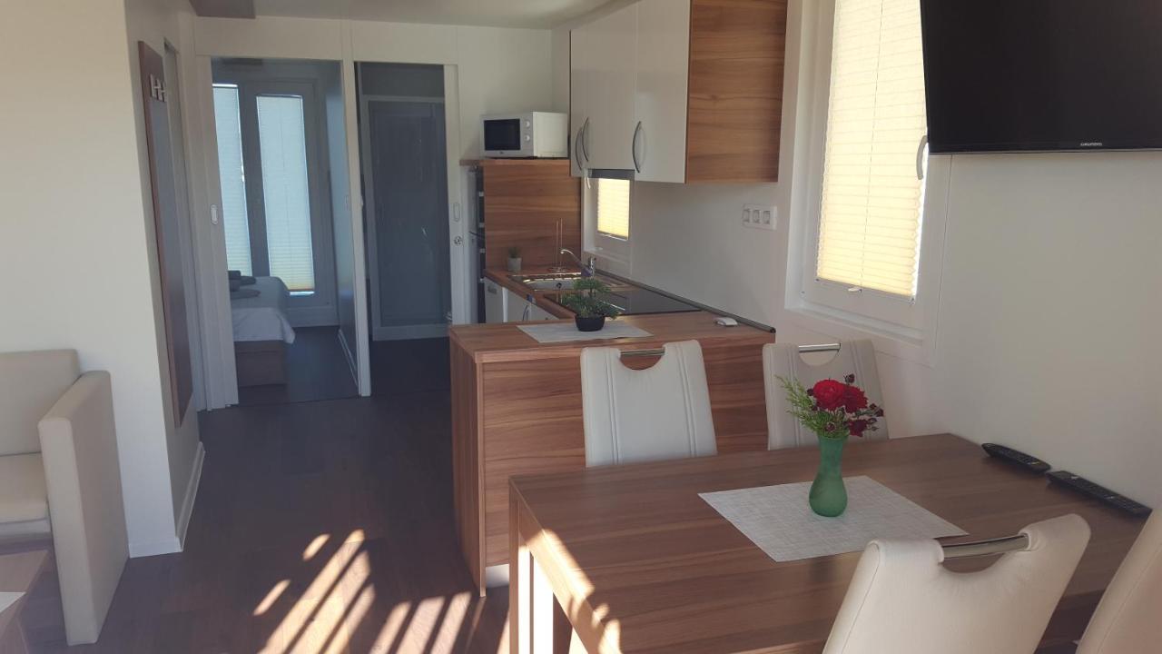 Hausboot Pula - Floating House Water Lily Ξενοδοχείο Εξωτερικό φωτογραφία